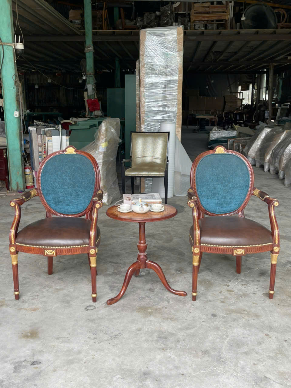 BÀN PHỤ CỔ ĐIỂN PHÁP CHÂN TIỆN (SIDE TABLE)